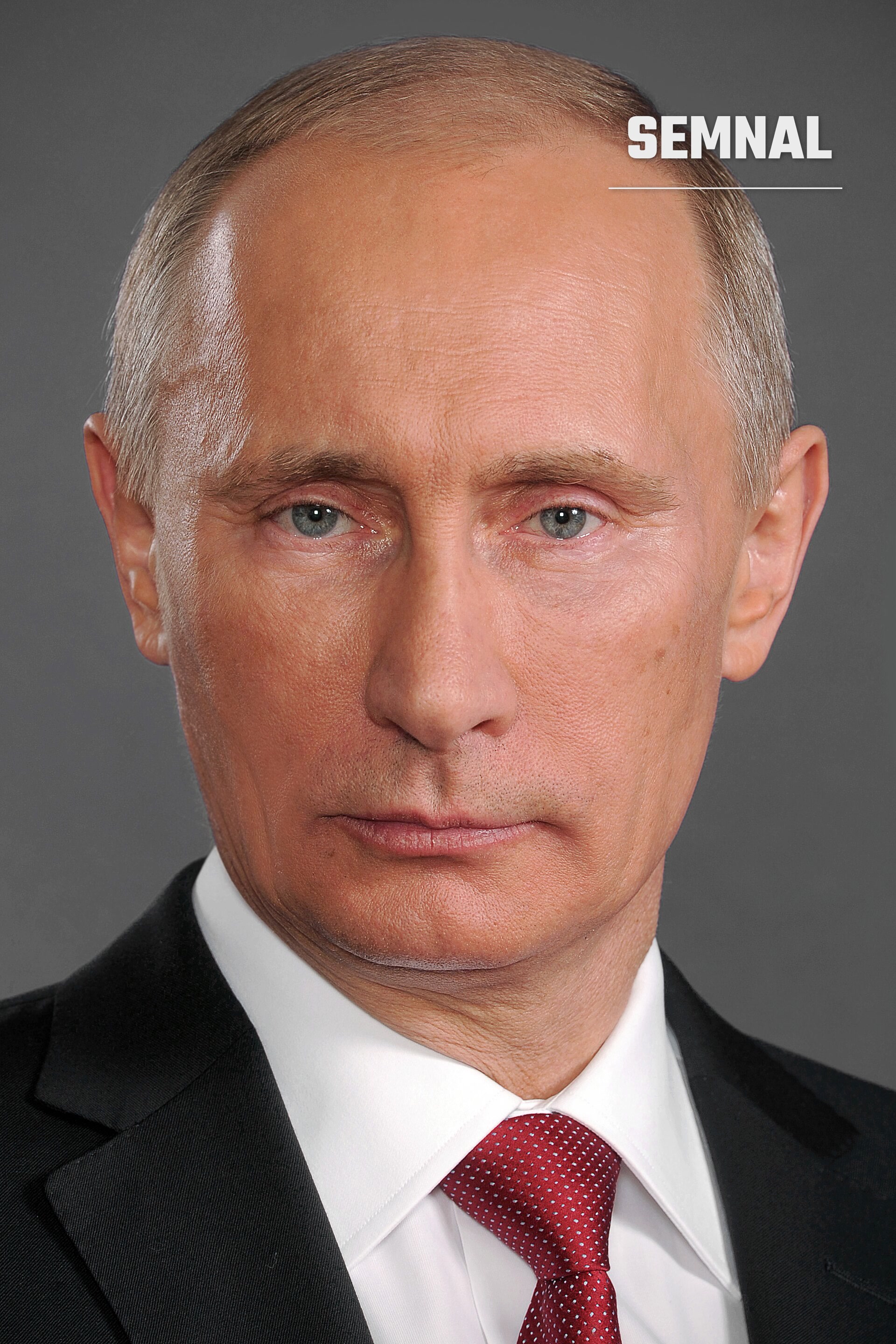 Vladimir Putin, președintele Rusiei, portret oficial în costum negru și cravată roșie, pe fundal gri. (Foto: Serviciul de presă al Președintelui Rusiei)