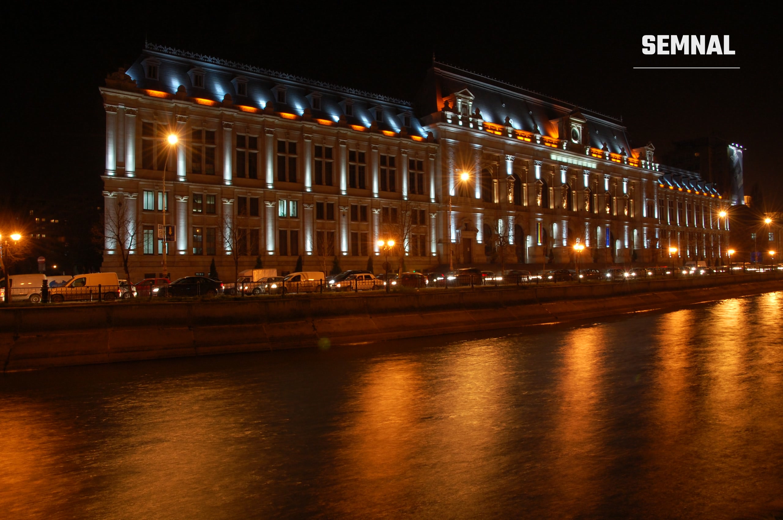 Palatul de Justiție din București, văzut de pe malul râului Dâmbovița