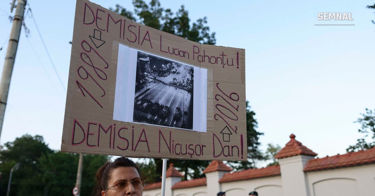 Protest la Cotroceni față de menținerea în funcție a șefului SPP, Lucian Pahonțu