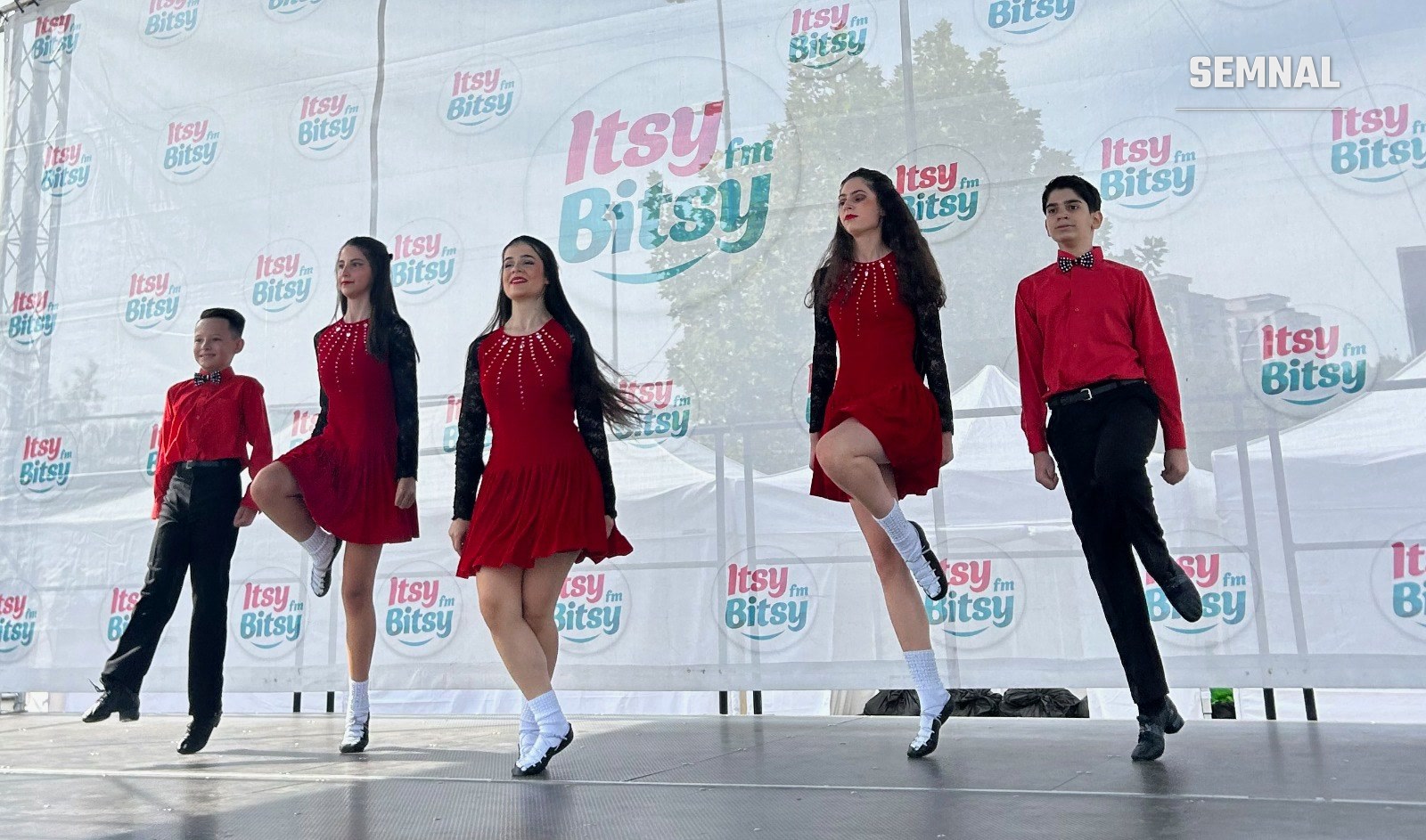 Moment de dans irlandez pe scena Itsy Bitsy Show
