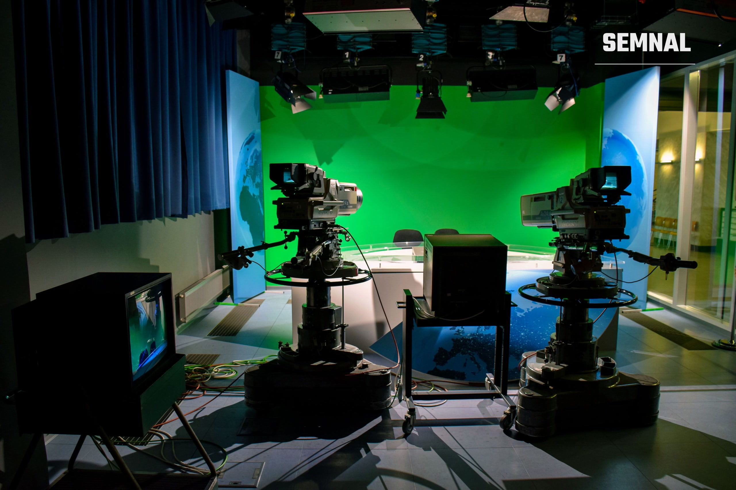Imagine ilustrativă cu un studio de televiziune