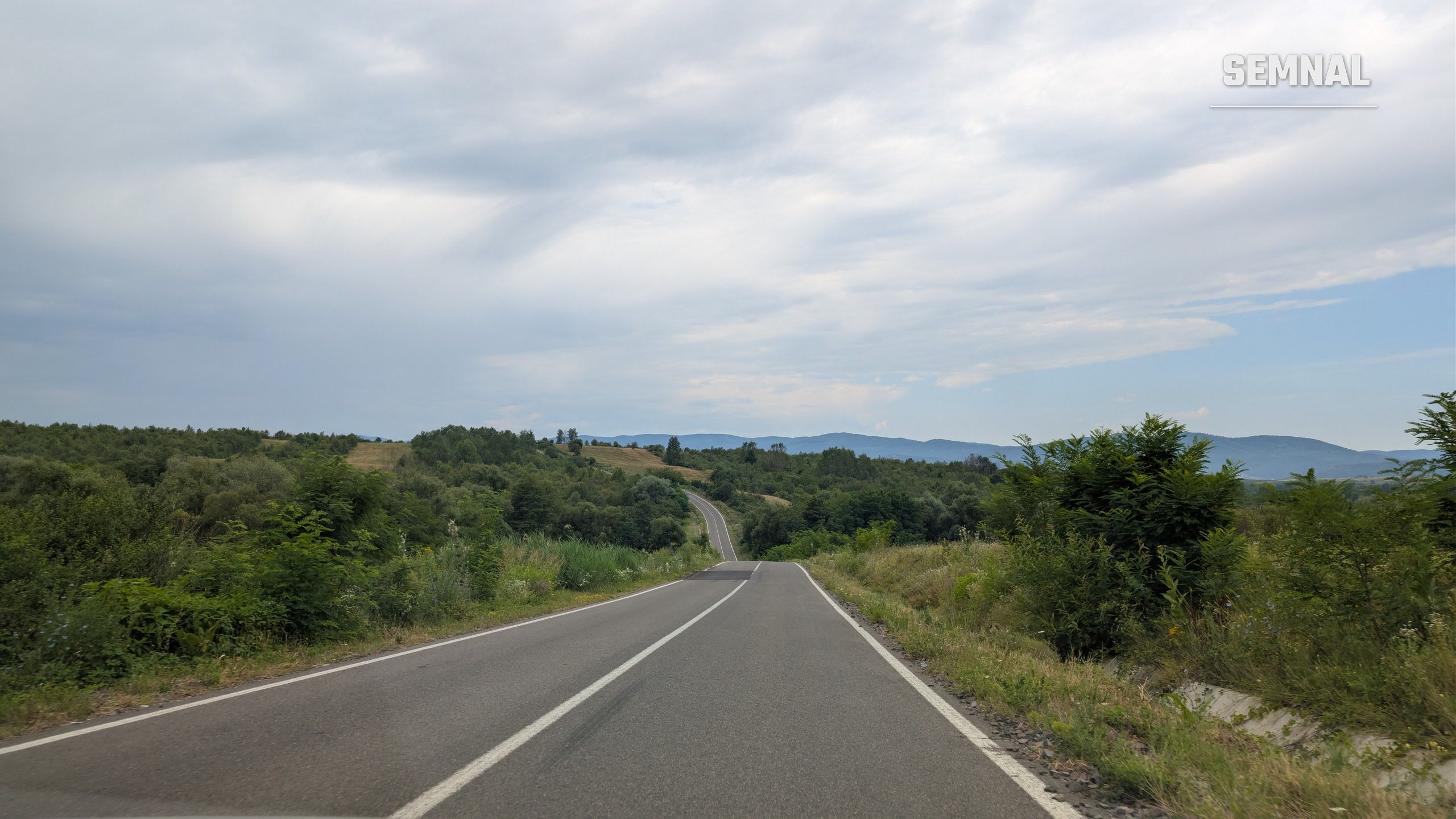 Drumul spre Moneasa, undeva pe traseul dinspre Arad