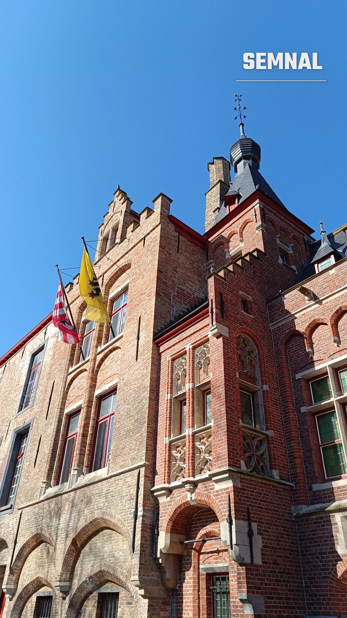 Fațadă istorică din centrul orașului Bruges, la scurt timp după sosire