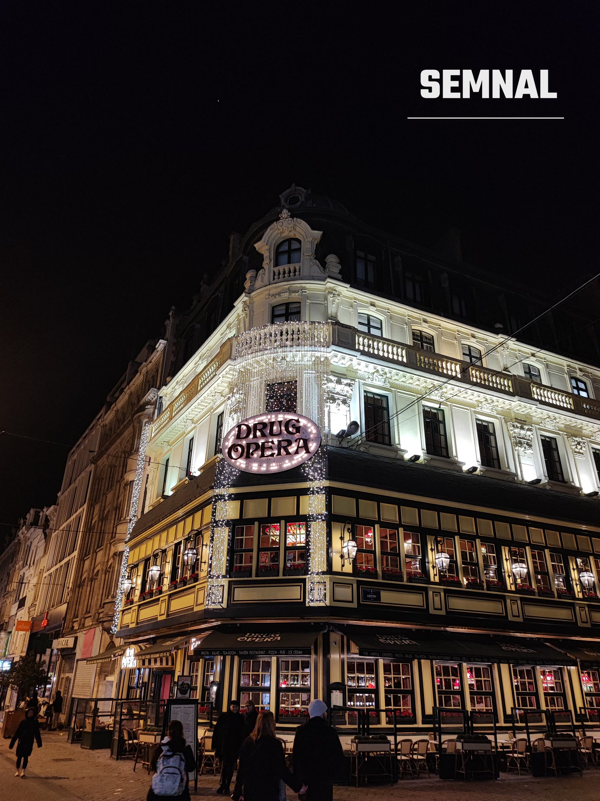 Fațada istorică a restaurantului Drug Opera, aproape de Grand-Place