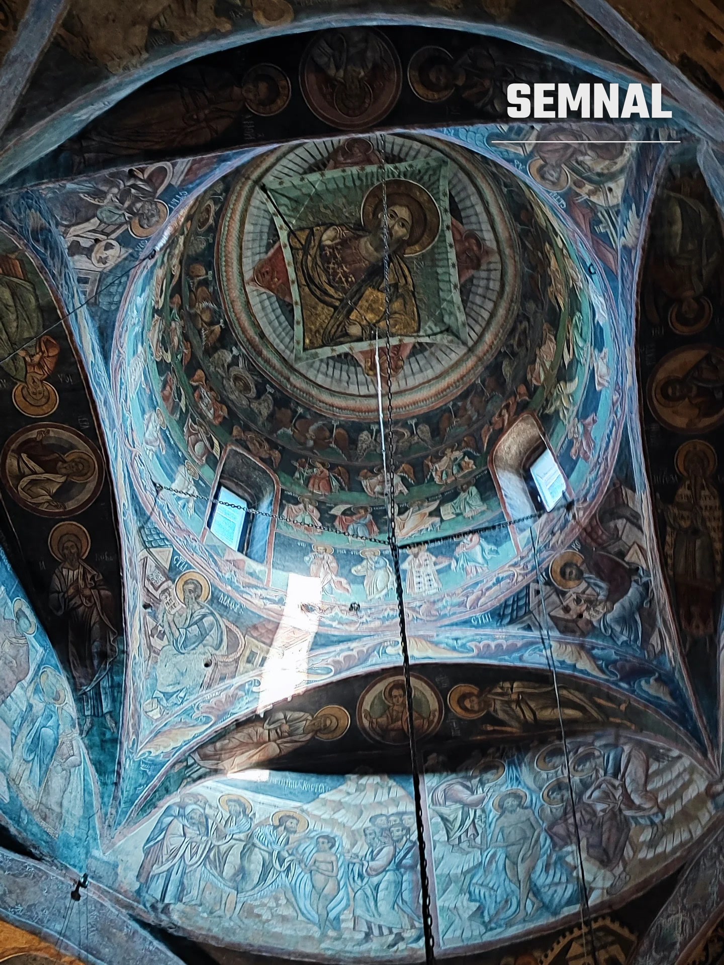 Pictura interioară a cupolei, cu chipul lui Hristos Pantocrator