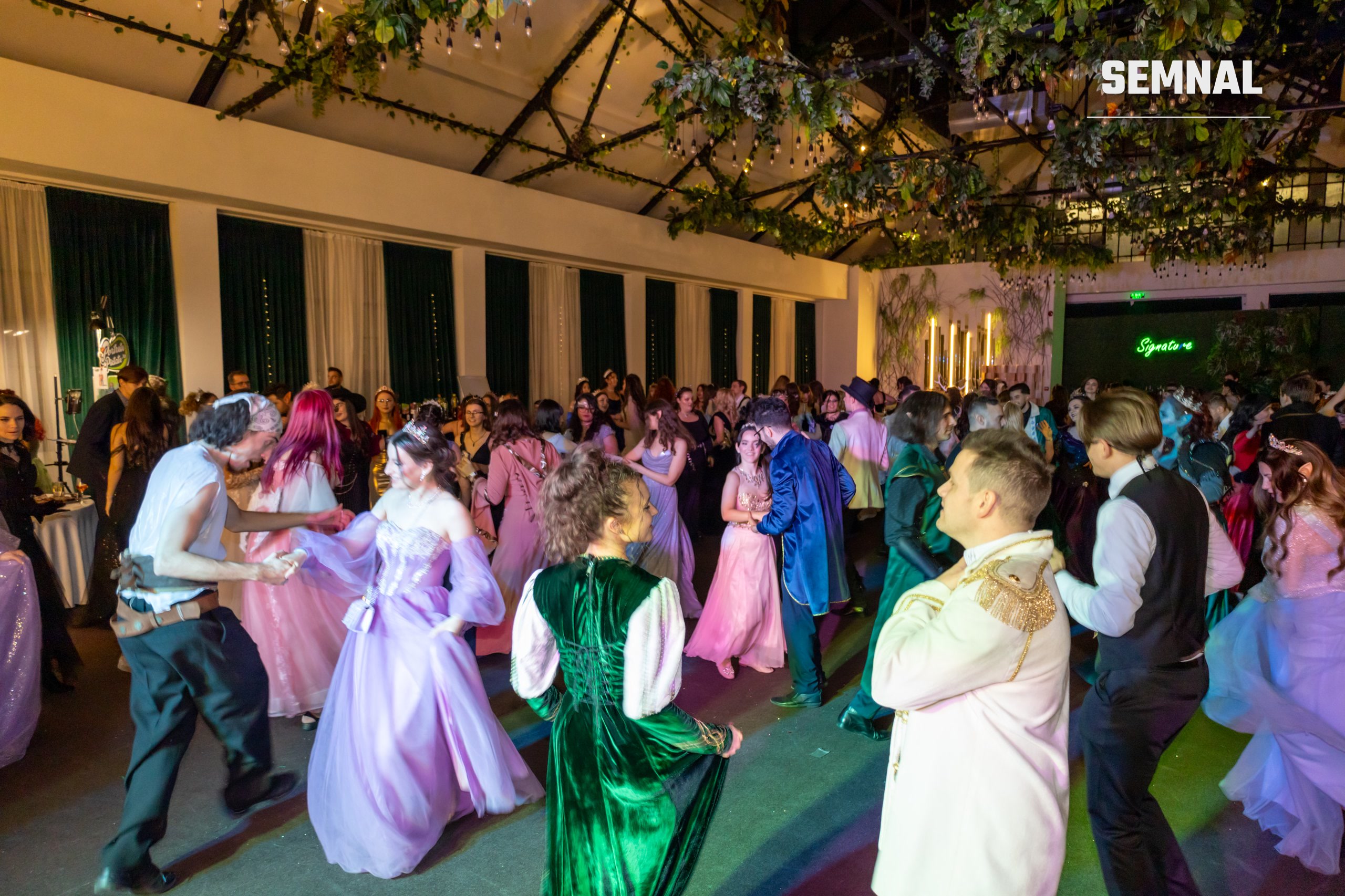 Invitați dansează la balul fantasy organizat de Hexbound Events în Palatul Bragadiru din București