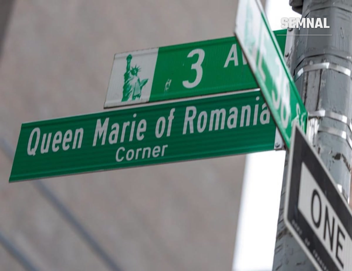 Plăcuța „Queen Marie of Romania Corner”, montată la intersecția dintre Third Avenue și East 38th Street, în Manhattan