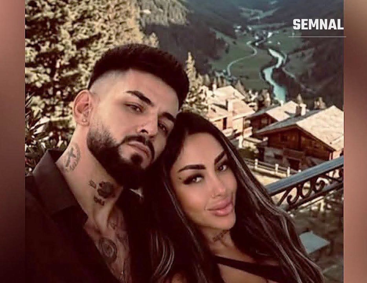 Suspectul și victima, într-o fotografie publicată pe rețelele sociale