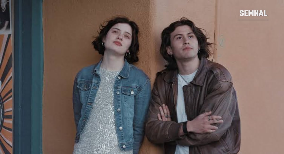 Franny și Elliott, cei doi adolescenți din filmul I'll Be Gone in June