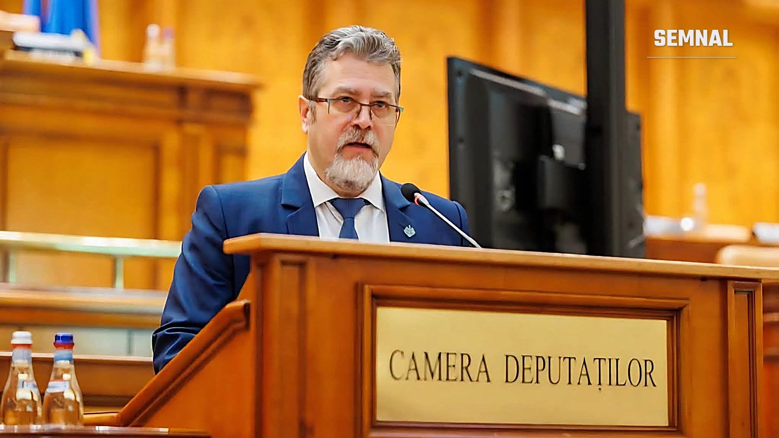 Deputatul USR Ciprian Rigman vorbește la tribuna Camerei Deputaților