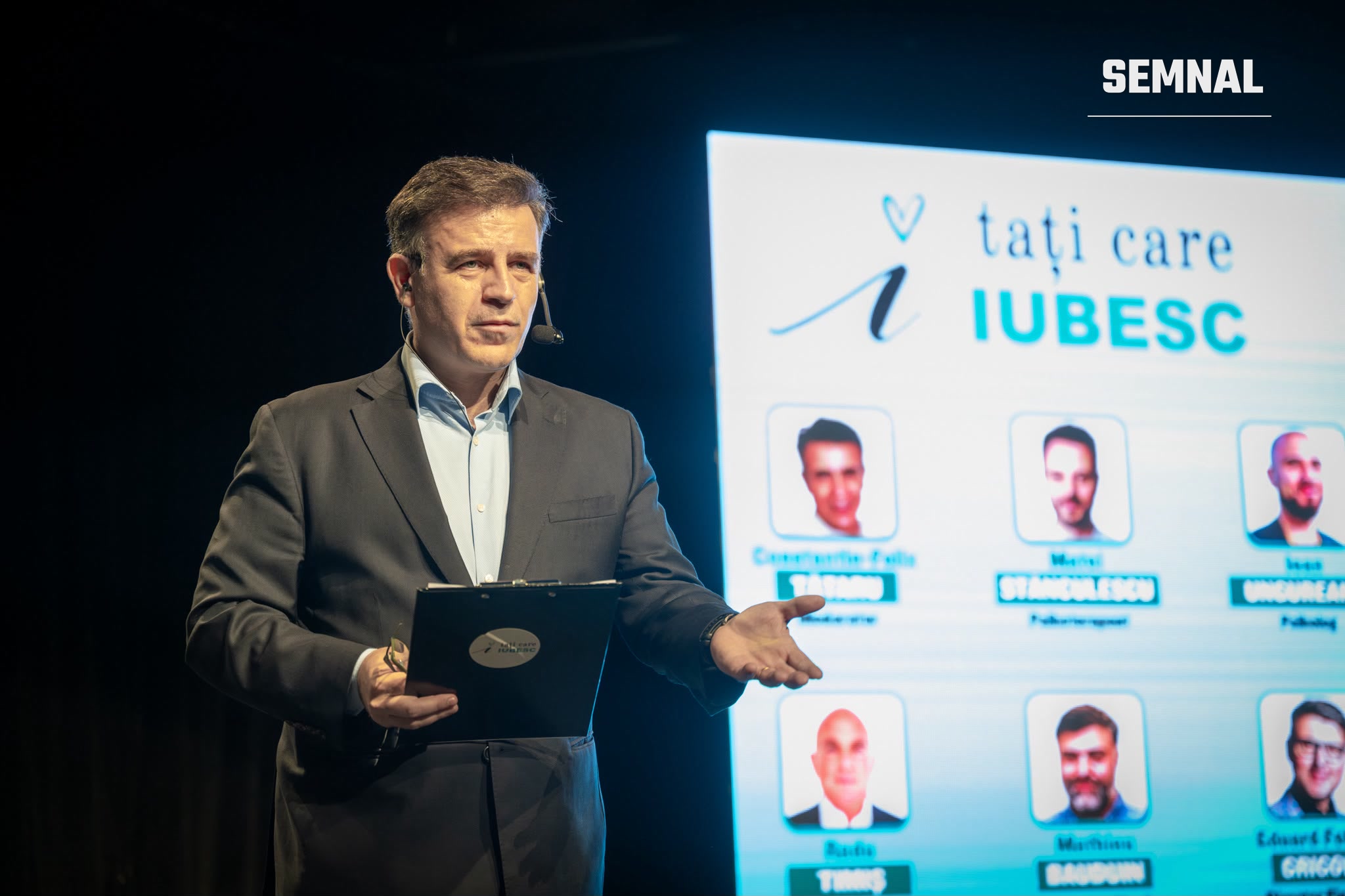 Moment de pe scenă la o ediție anterioară a conferinței „Tați care iubesc”