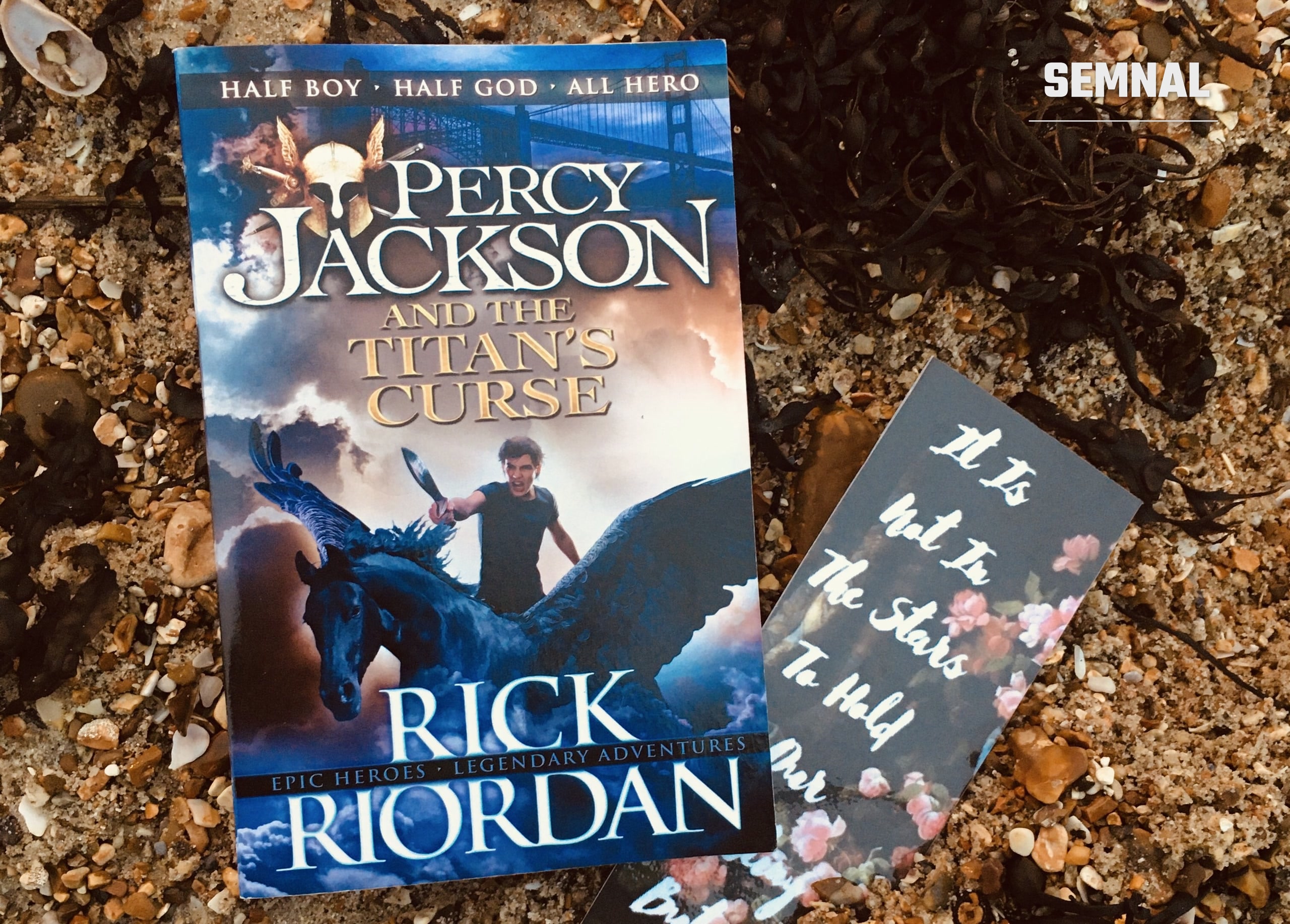 Ediția în limba engleză a romanului „Percy Jackson and the Titan’s Curse” de Rick Riordan