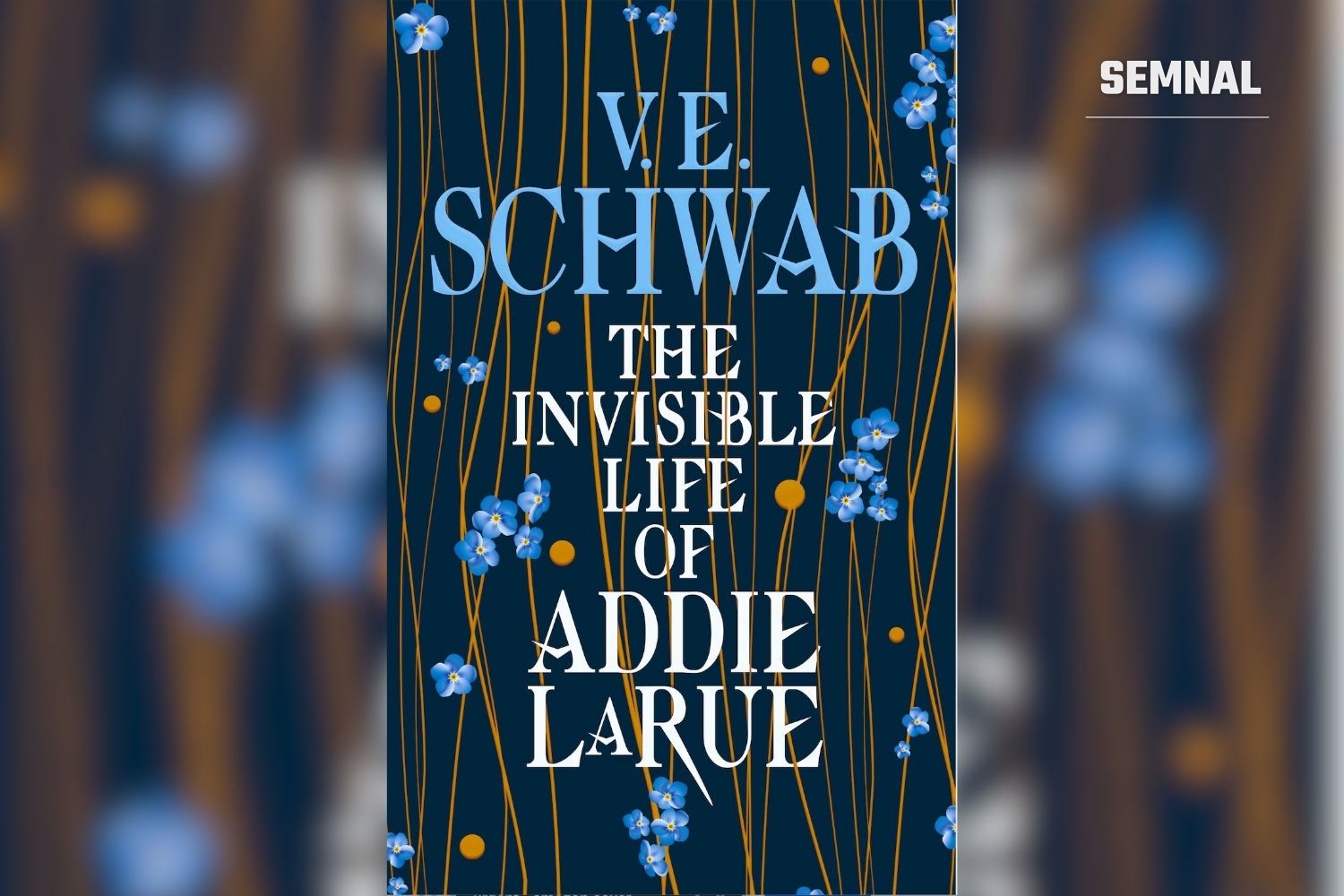 Coperta romanului „The Invisible Life of Addie LaRue” de V.E. Schwab