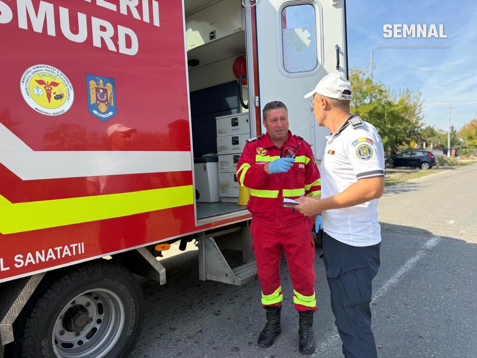 Paramedic SMURD și polițist la locul accidentului. Foto: ISU Giurgiu