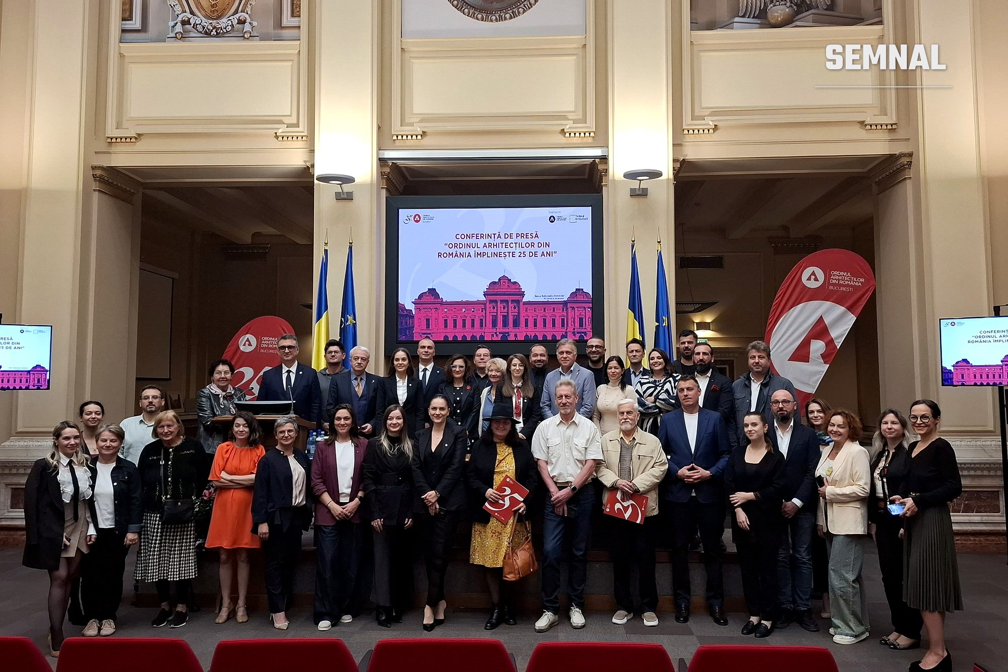 Participanți la conferința de presă „Ordinul Arhitecților din România împlinește 25 de ani", București, 8 octombrie 2026