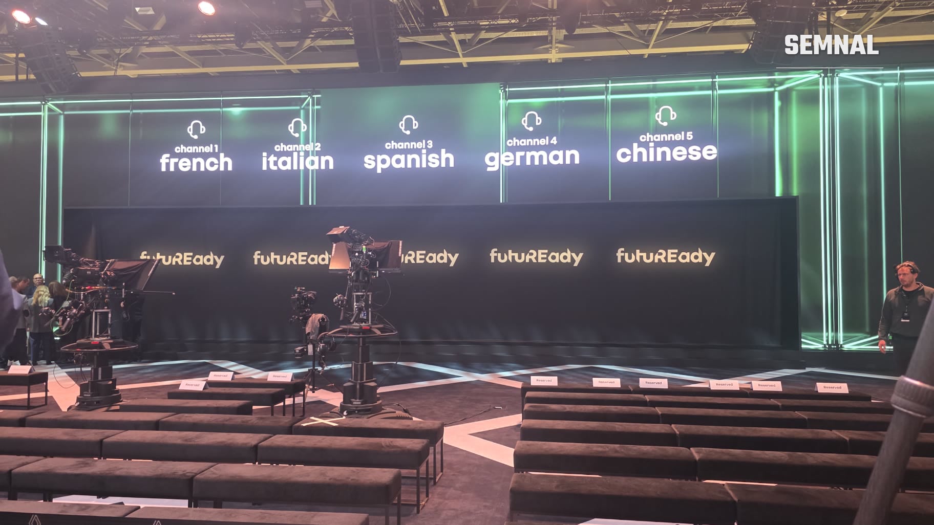 Sala conferințelor futuREady, cu traducere simultană în cinci limbi