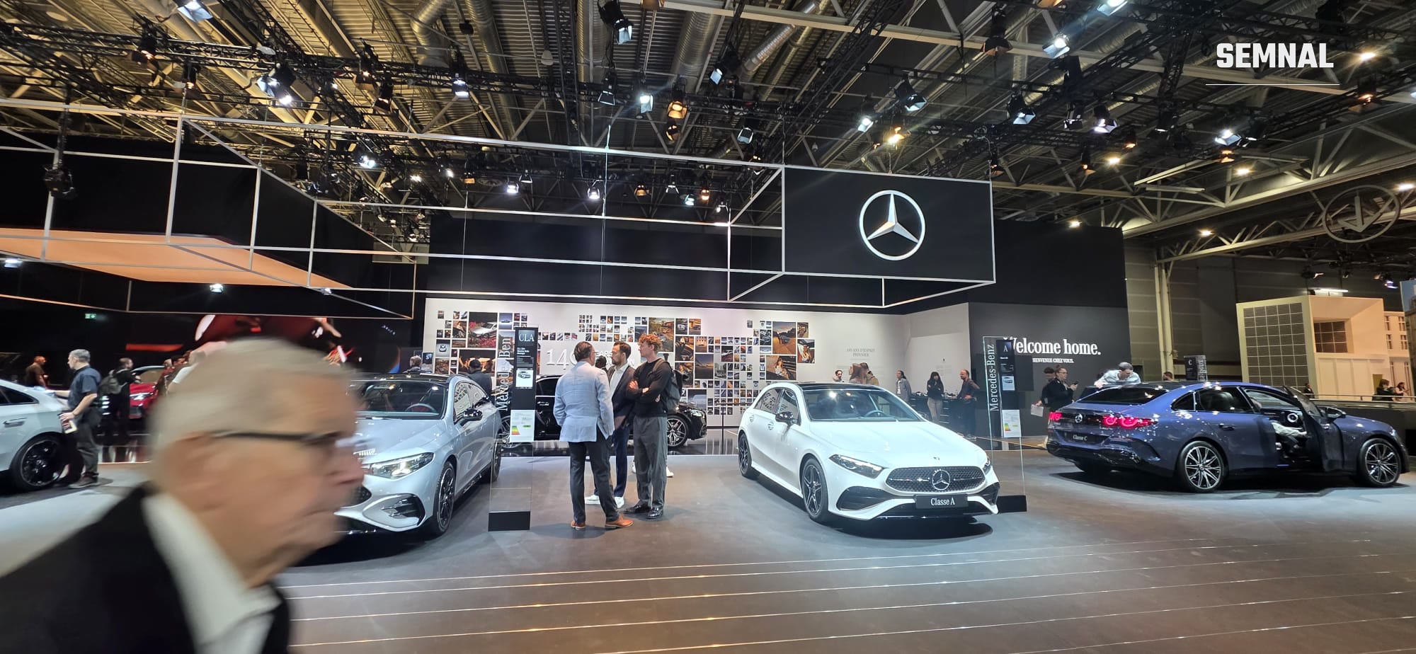 Standul Mercedes-Benz, cu CLA, Clasa A și Clasa C
