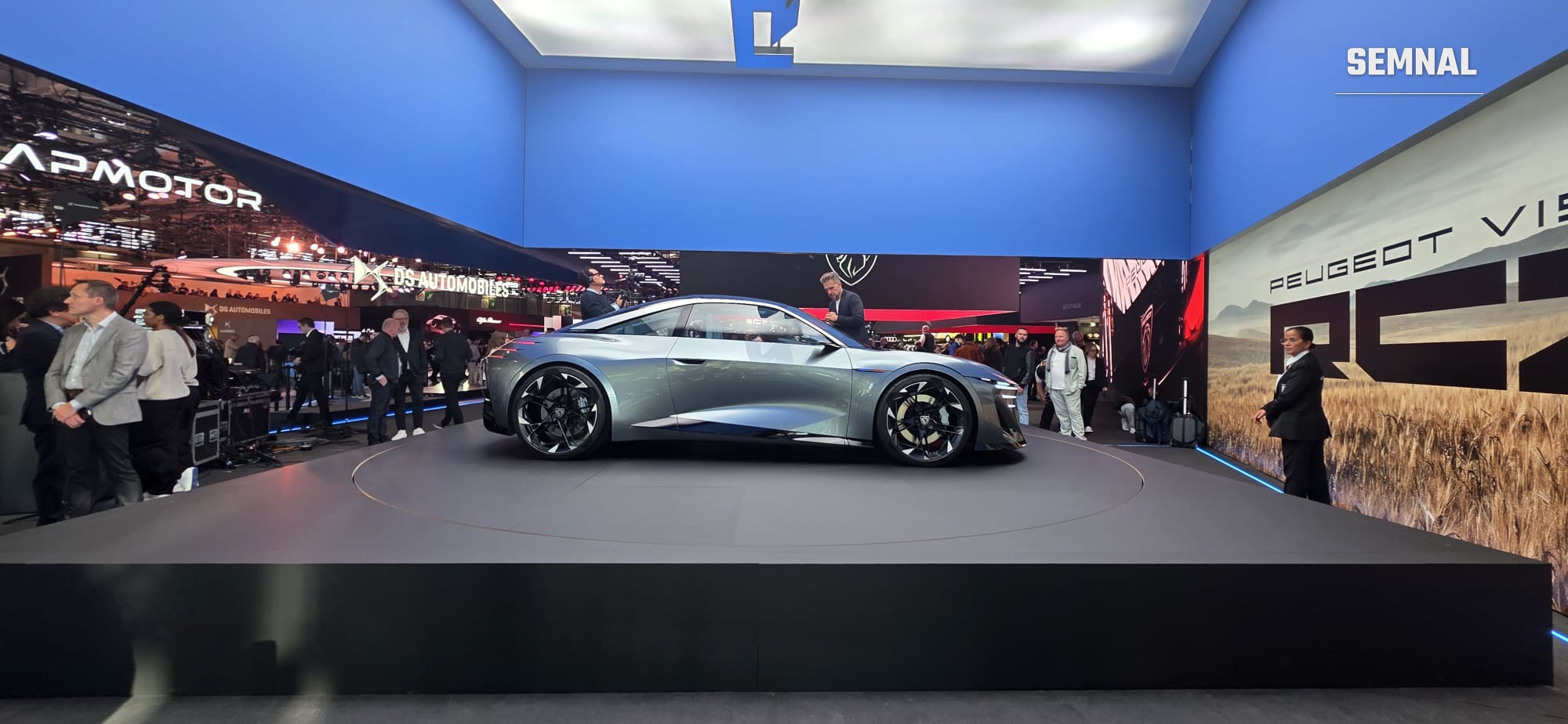 Peugeot RCZ Vision văzut din profil