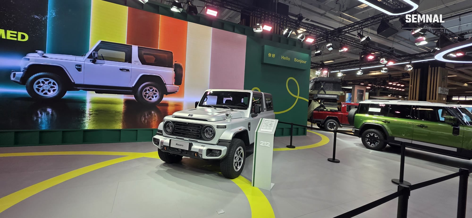 212 Mavero pe standul mărcii chinezești de vehicule de teren. Fotografie transmisă de Valentin Trofim, prezent la Salonul Auto de la Paris 2026