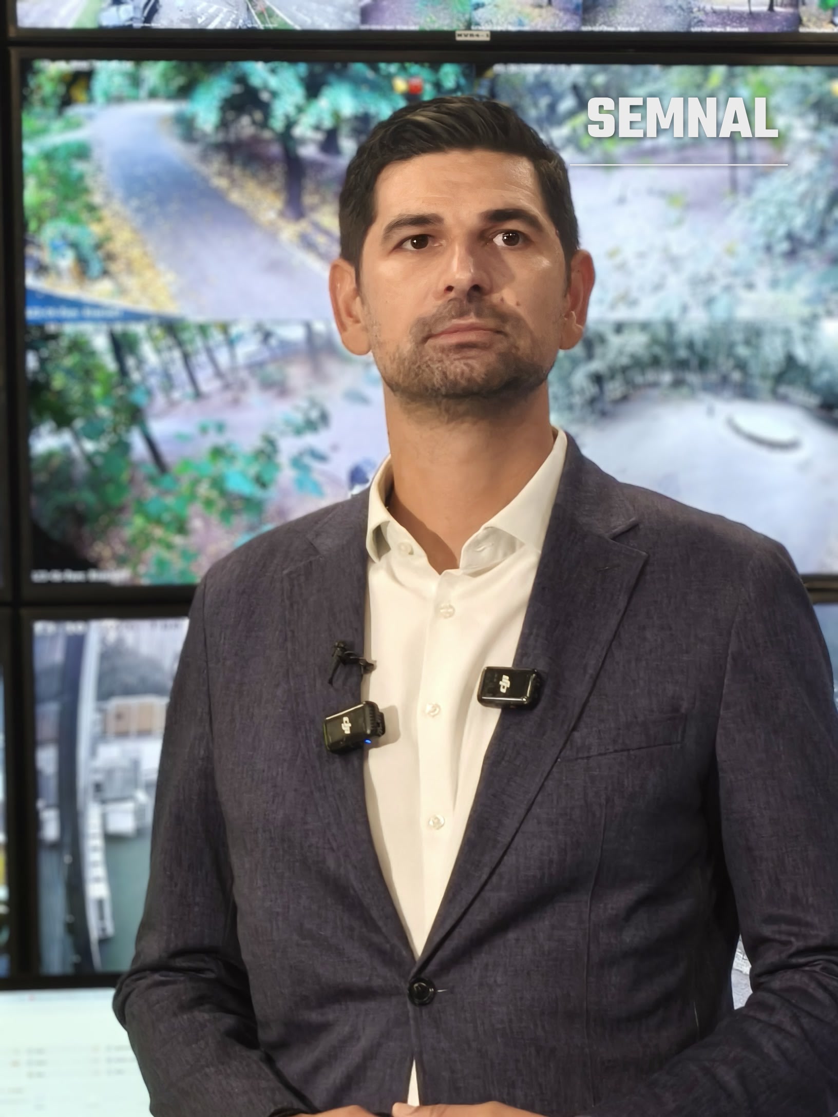 Primarul Sectorului 1, George Tuță, în dispecerat. Fotografie realizată de Lucian Dinu