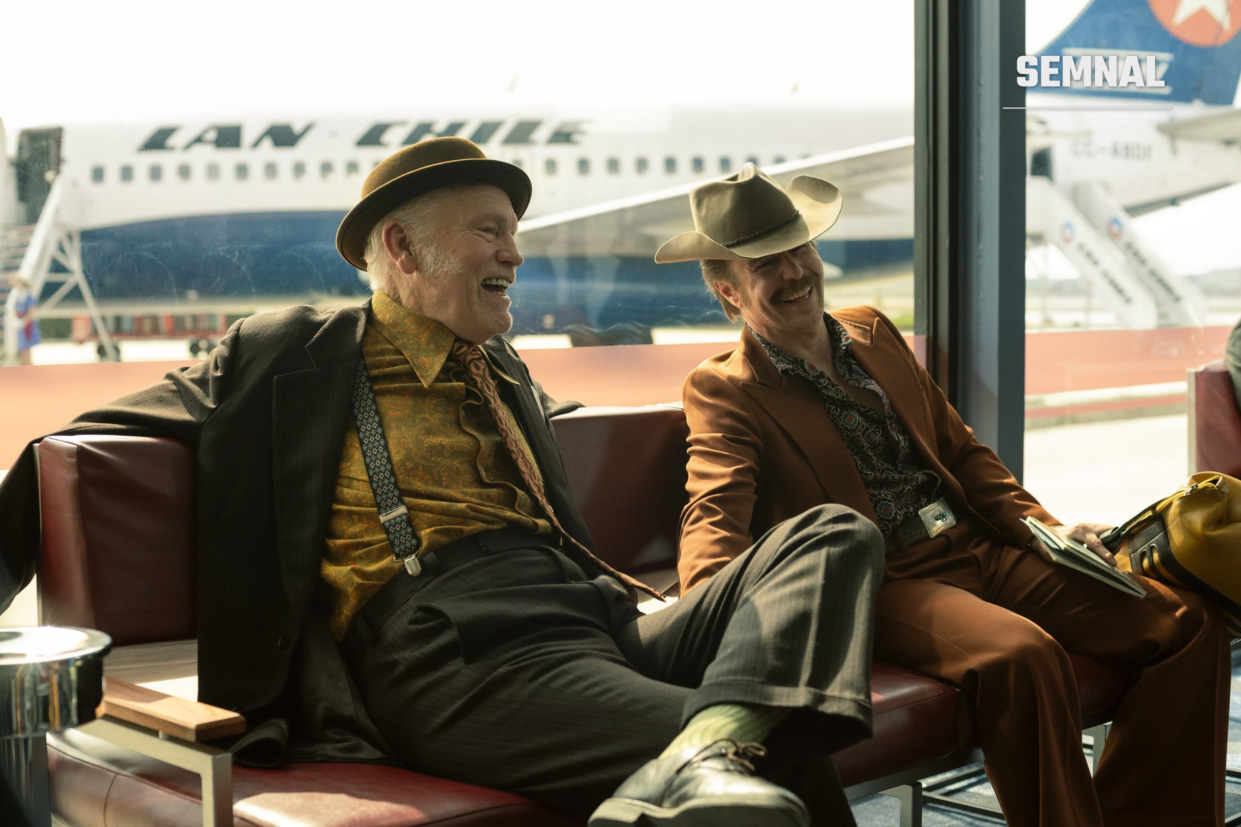 John Malkovich și Sam Rockwell într-un cadru din „Wild Horse Nine"