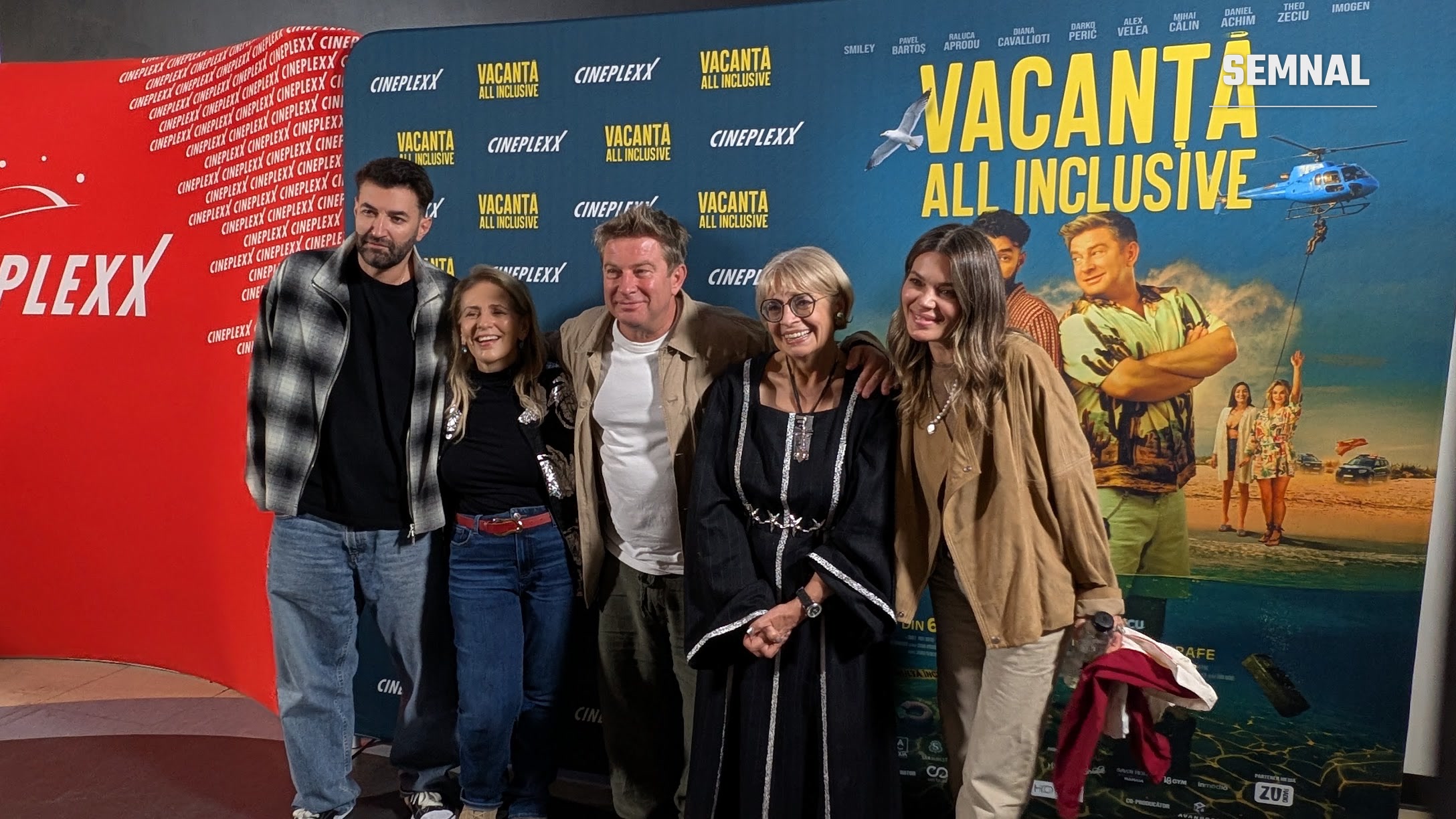 De la stânga: Smiley, o invitată, Pavel Bartoș, Irina Margareta Nistor și Gina Pistol, la vizionarea specială de la Cineplexx Băneasa. Fotografie realizată de Lucian Dinu