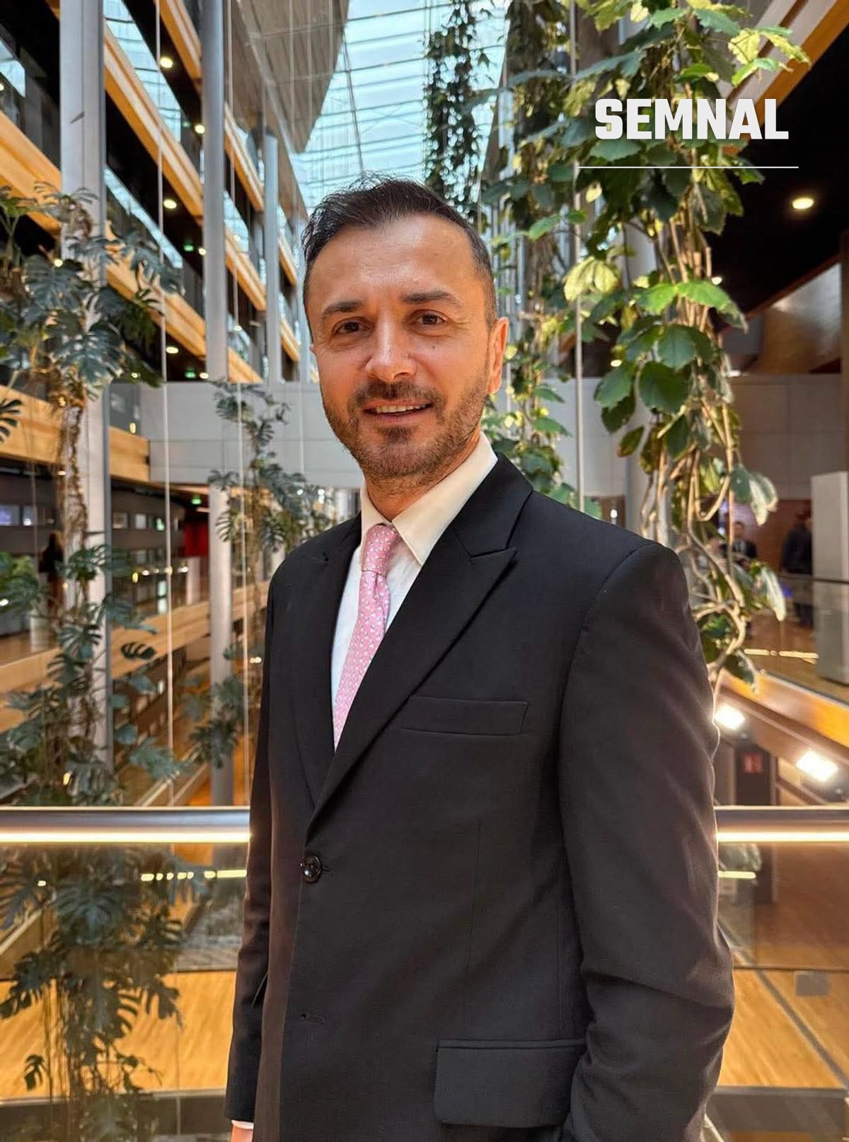 Eurodeputatul Ștefan Mușoiu, raportor din umbră pentru grupul S&amp;D la raportul privind trenurile de mare viteză (Foto: Ștefan Mușoiu)