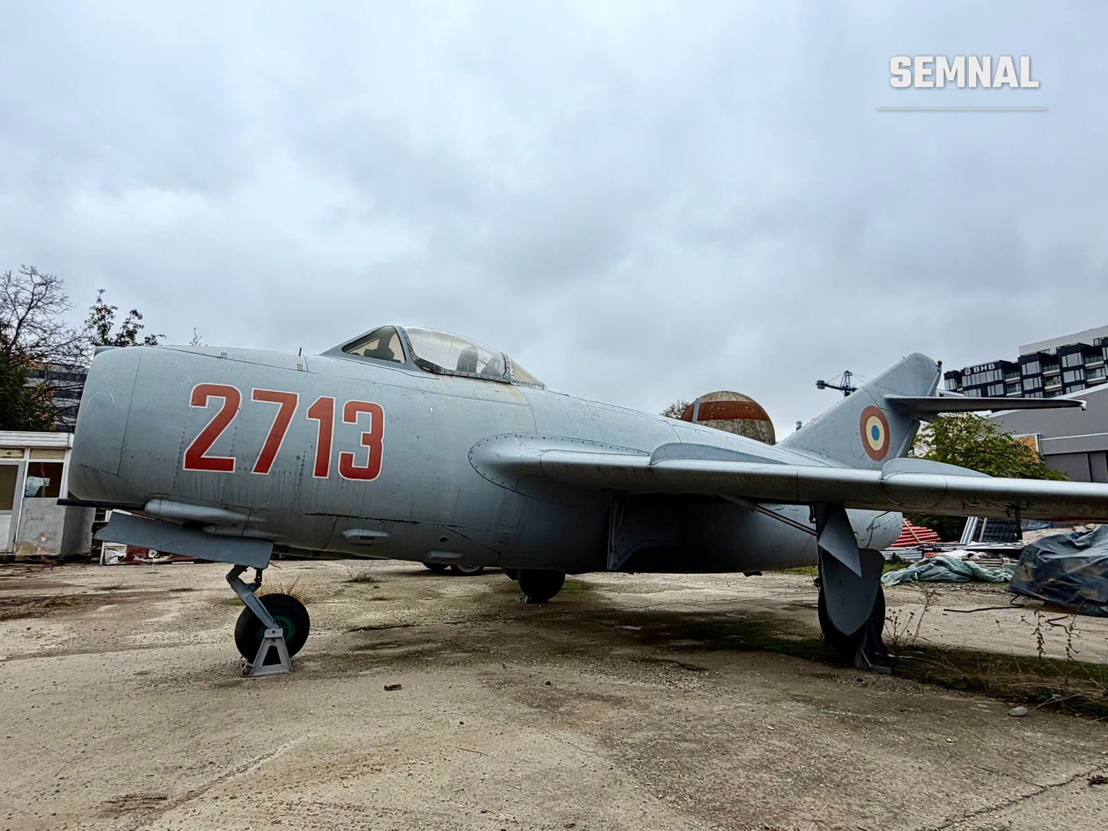 Avion de vânătoare cu reacție din prima generație, cu numărul 2713