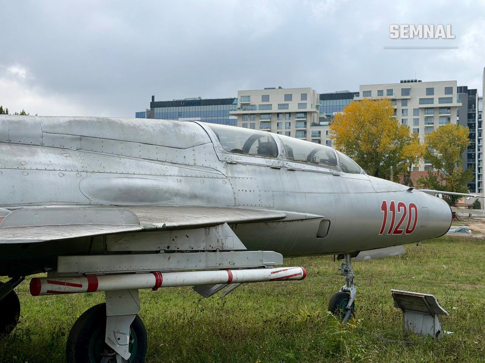 Cabina dublă a avionului-școală MiG-21U 1120