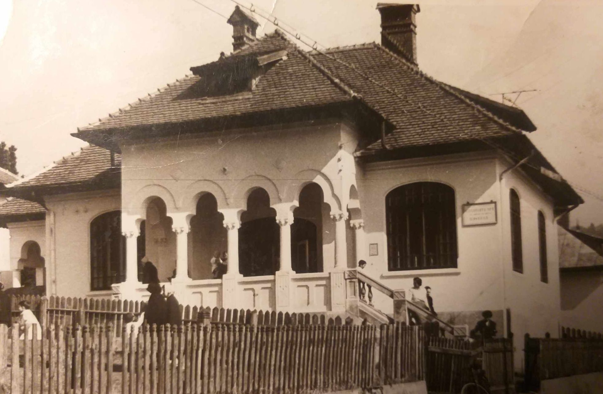Noptiera salvată din bombardament