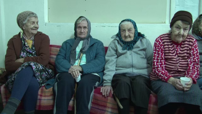 Țara care își aruncă bătrânii la gunoi, nu mai are nicio șansă