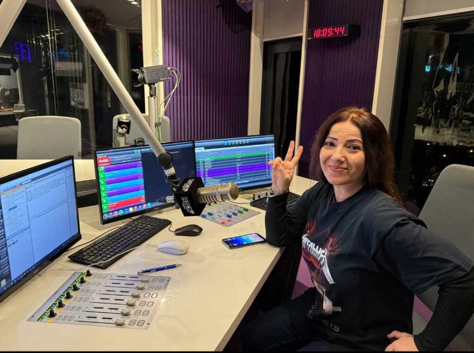 Folk Bun – Ediție specială la Rock FM: revoluția, începuturile radioului independent în România și transformările presei de la începutul anilor ’90.