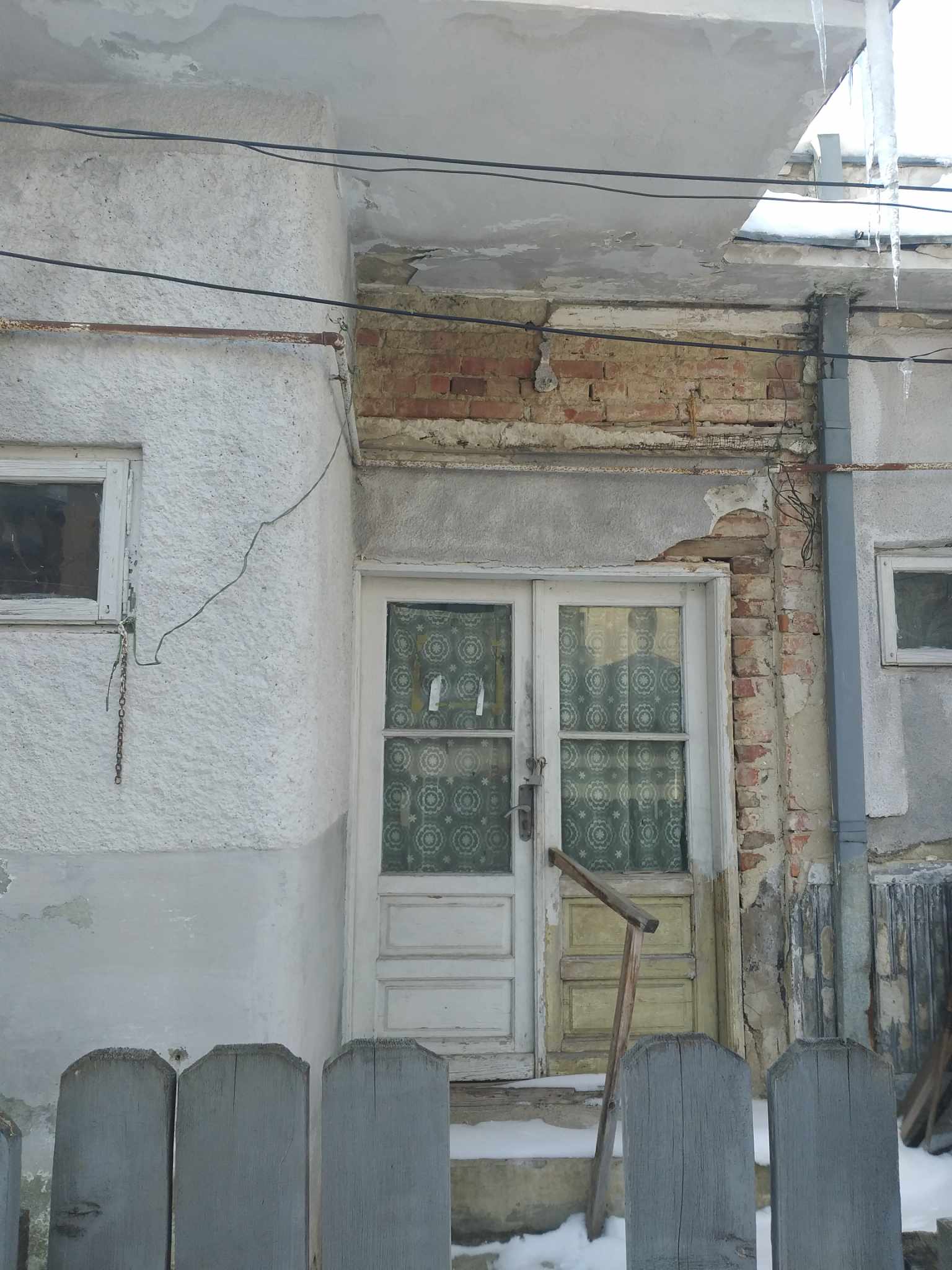 Bătrâna de la fereastră