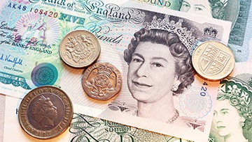 Lira sterlina a devenit o moneda emergenta