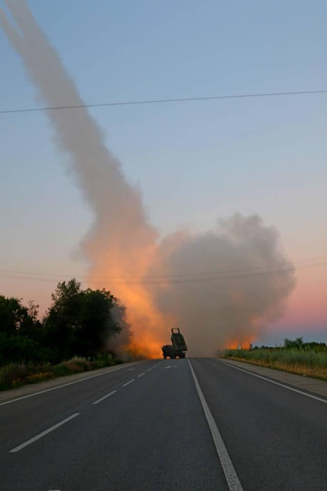 Ukrainian_HIMARS_in_Zaporizhya_oblast,_early_June_2022_(1).jpg