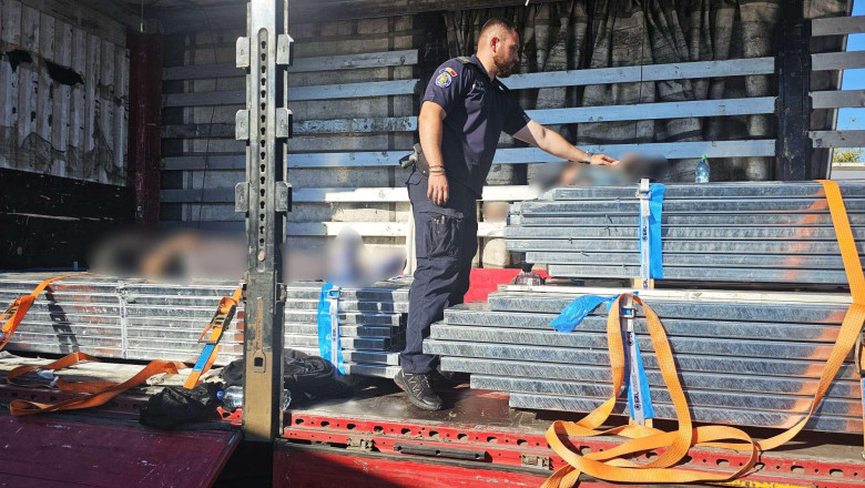 Doi migranți din Maroc, găsiți leșinați într-un TIR