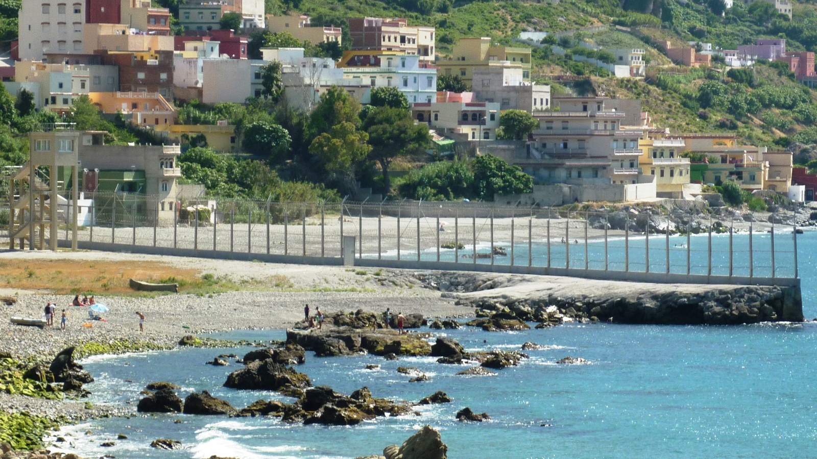 Ministerul spaniol al Apărării a anulat permisele militarilor din Ceuta, de teama unei noi intrări masive de migranți pe 15 august