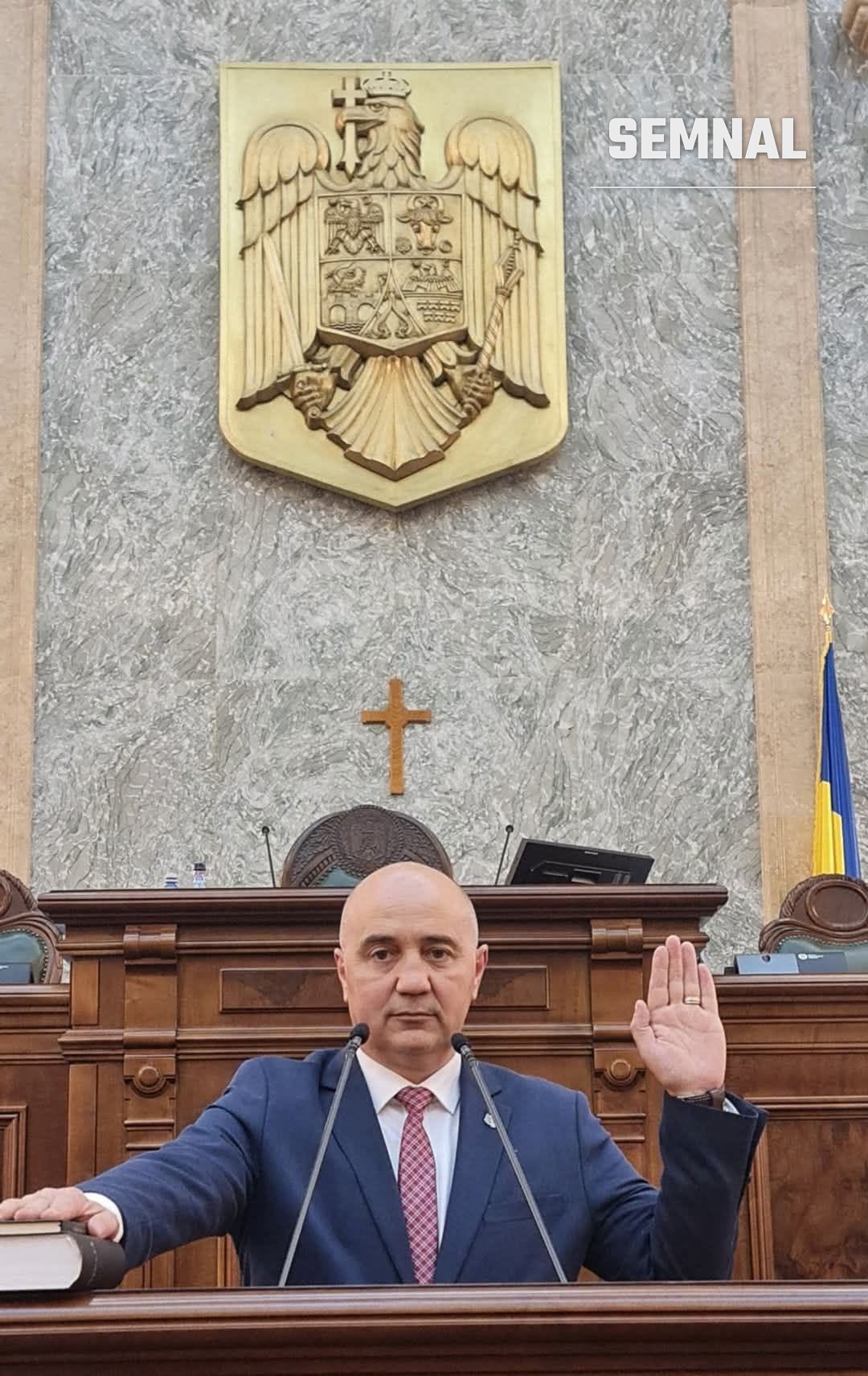 Sala de plen a Parlamentului României, ilustrativă pentru activitatea politică a Senatului