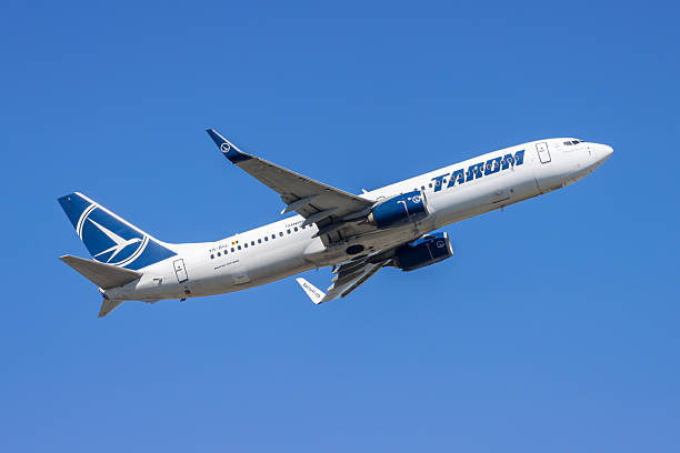 TAROM primește primul Boeing 737 MAX, numit „Mircea Lucescu”